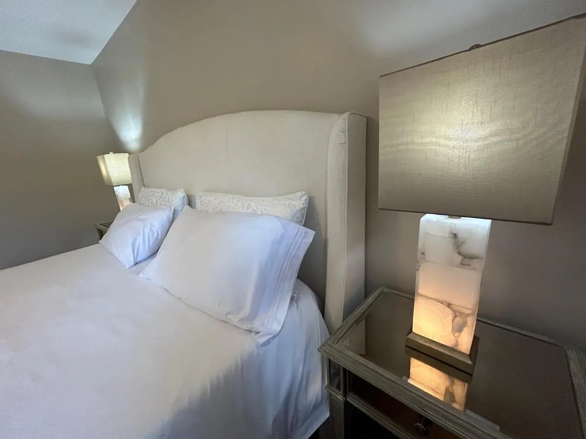 North Nanaimo Gem - Garden-View Room With Private Ensuite 0*,  Canada