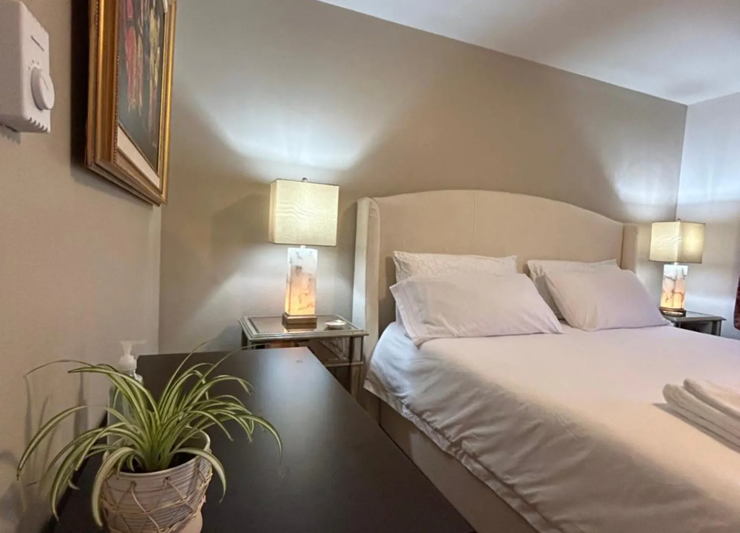 Homestay North Nanaimo Gem - Garden-View Room With Private Ensuite