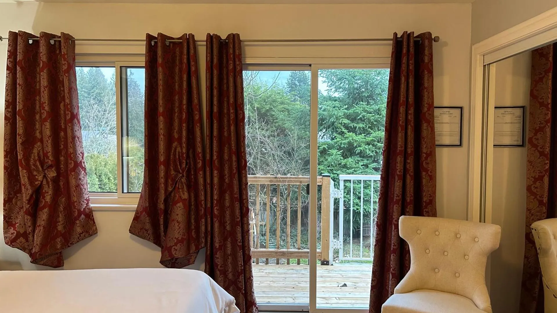 Homestay North Nanaimo Gem - Garden-View Room With Private Ensuite Canada