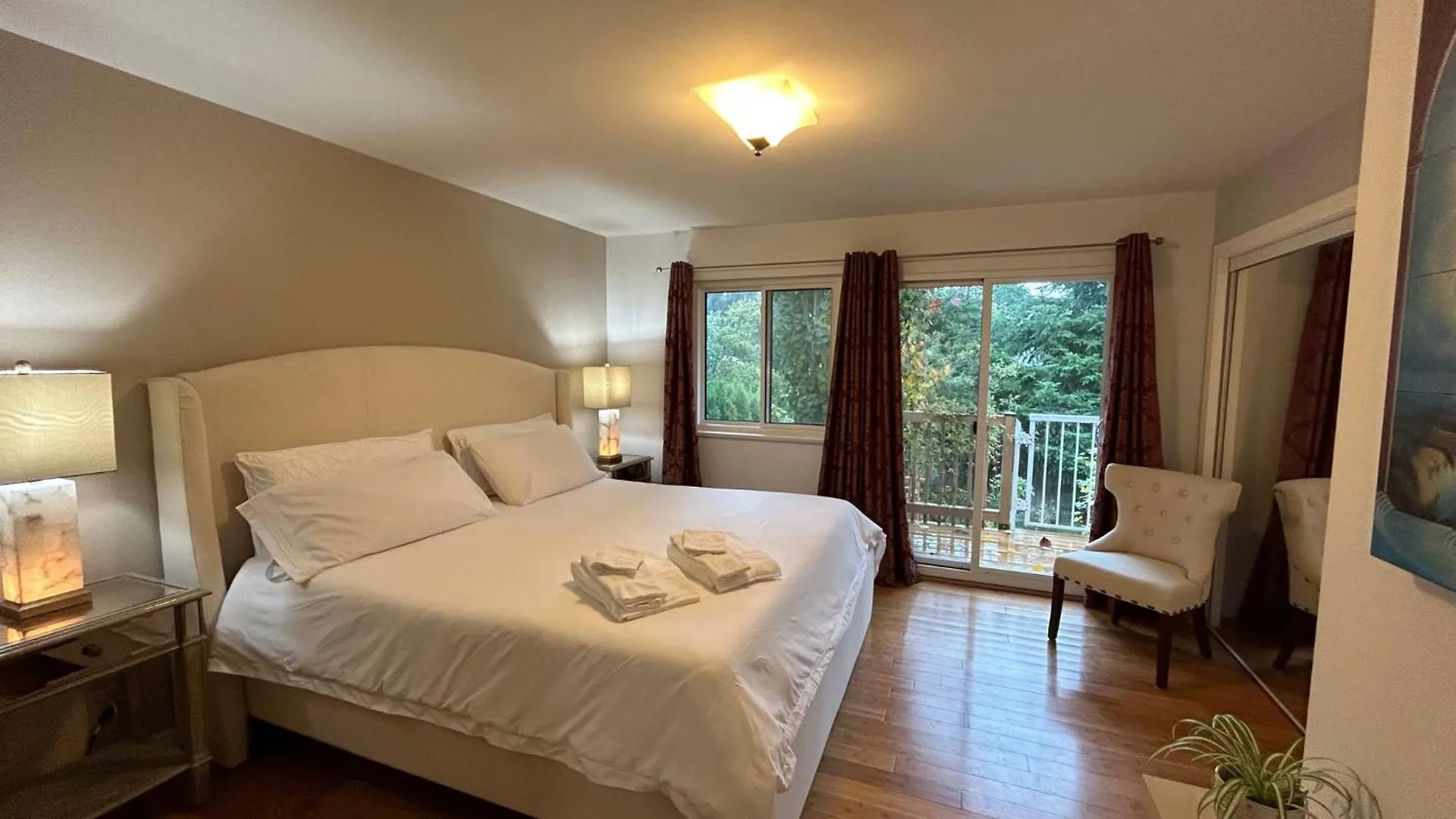 North Nanaimo Gem - Garden-View Room With Private Ensuite