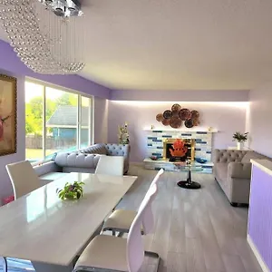 Homestay Private Single In A House, Richmond