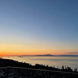 Homestay Auspicious Sea View House, Nanaimo